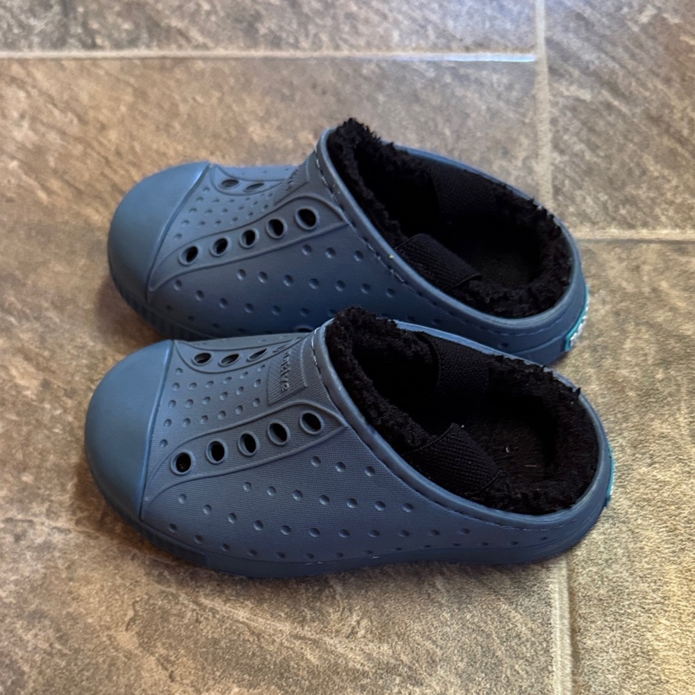 Native Kids Navy Slip-On Slippers